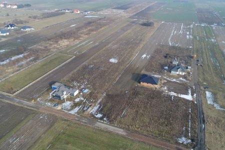 Zdjęcie z lotu ptaka wskazujące położenie działek na sprzedaż