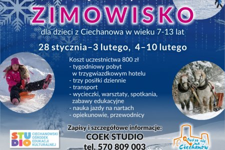 Plakat zimowiska. Oprócz informacji tekstowych zdjęcie dziecka na śniegu i koni ciągnących kulig. Na samym dole plakatu logo Studia i logo Ciechanowa