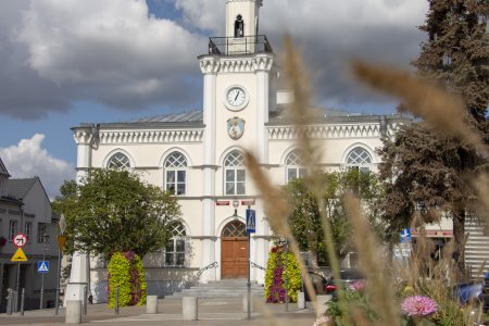 Ciechanowski ratusz. Zdjęcie wykonane od frontu