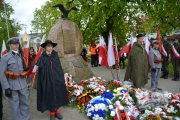 3-majowe uroczystości. Warta pod pomnikiem Polskiej Organizacji Wojskowej na pl. Kościuszki