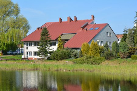 Siedziba STUDIA, widok zza kanału wodnego