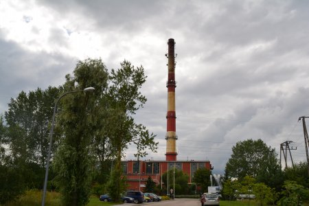 Siedziba PEC z wysokim kominem wpisanym w miejski ktajobraz