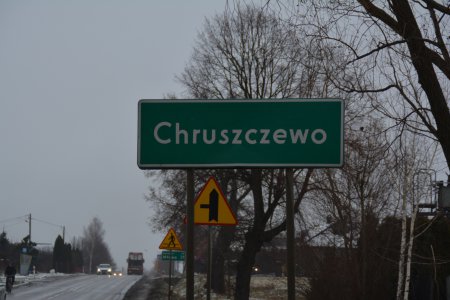 Znak drogowy z nazwą miejscowości Chruszczewo