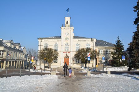 Ratusz w zimowej szacie. Widok od frontu