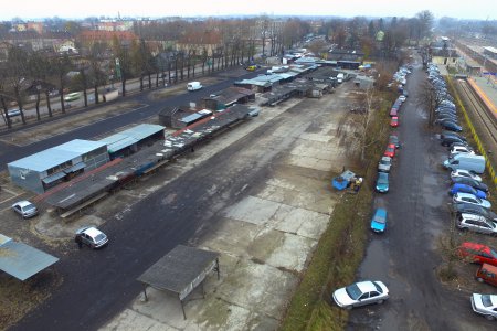 Widok z góry na stare, w części już rozebrane targowisko.. Tutaj powstanie nowoczesna hala targowa