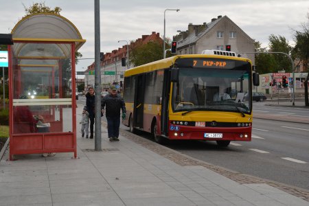 Seniorzy z bezpłatnymi przejazdami komunikacją m