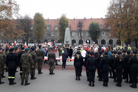 Uczniowie uczcili setną rocznicę odzyskania niep