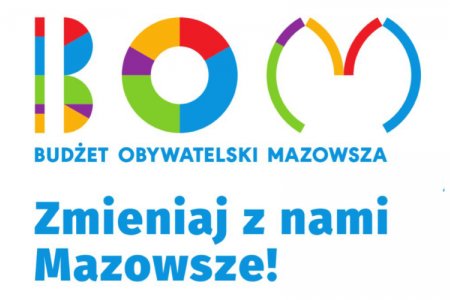 Grafika Budżetu Obywatelskiego Mazowsza. U góry wysokie kolorowe litery BOM, niżej małymi literami, na niebiesko: Budżet Obywatelski Mazowsza. Na dole pośredniej wielkości literami: Zmieniaj z nami Mazowsze!