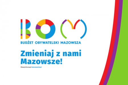 Grafika zachęcająca do wzięcia udziału w głosowaniu. Na białym tle duże kolorowe stylizowane litery BOM, niżej bardzo małymi literami, w stosunku do powyższych: Budżet Obywatelski Mazowsza. Jeszcze niżej, literami średniej wielkości napisano: Zmieniaj z nami Mazowsze. Niżej drobniutkim drukiem: Więcej informacji: bom.mazovia.pl.