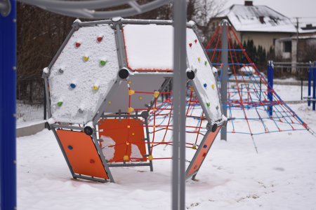 Miejski park trampolinowo-wspinaczkowo-linowy na o